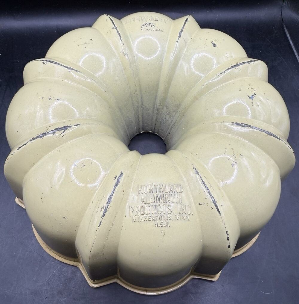 Vintage Heavy Duty Bundt Cake Pan Chilton Aluminum Products USA Baking Cooking